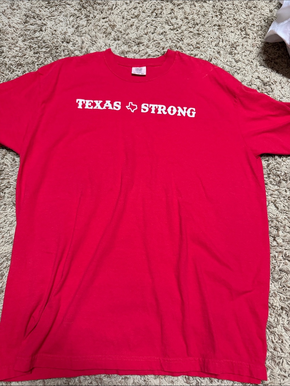 Comfort Colors Red 'Texas Strong' Graphic Tee